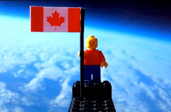 Человек из Лего в космосе